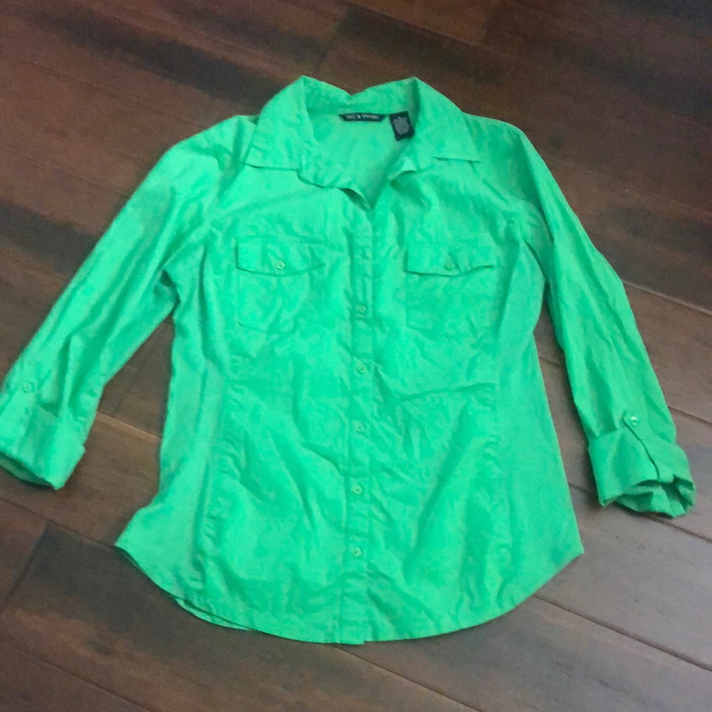 Zac and Rachel women’s Three-quarter sleeve button down dress shirt Size large